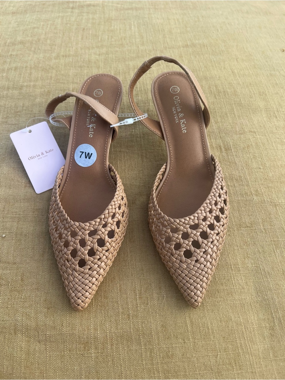 NWT Olivia & Kate Tan Woven Pointed Slingback Kitten Heels Size 7 Garden Party